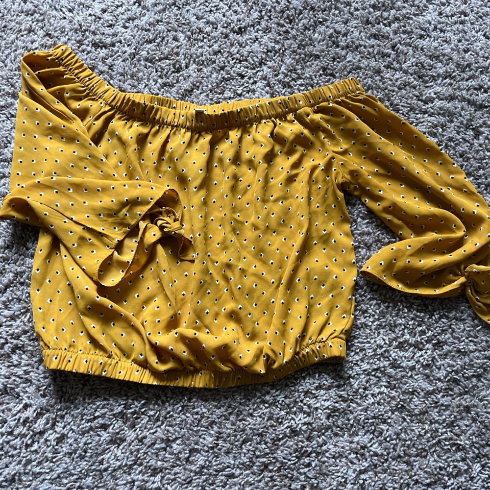 Off the shoulder yellow top but blue and white diamonds
